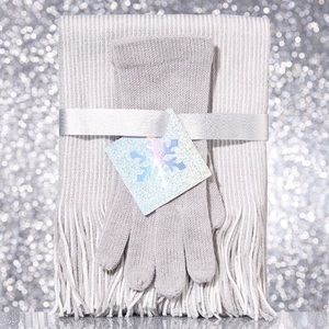 New York & Company globe and scarf set